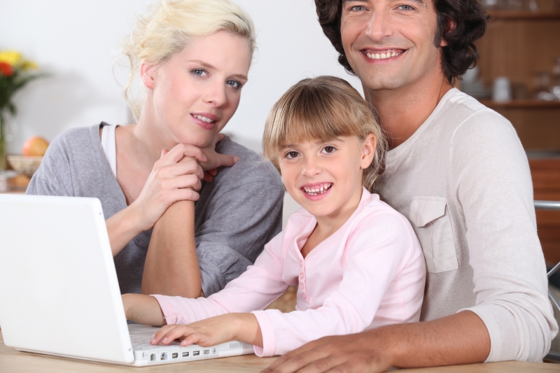 -parents-teaching-their-child-computer-skills